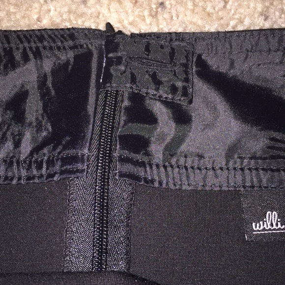 Black A-line skirt - Picture 4 of 4